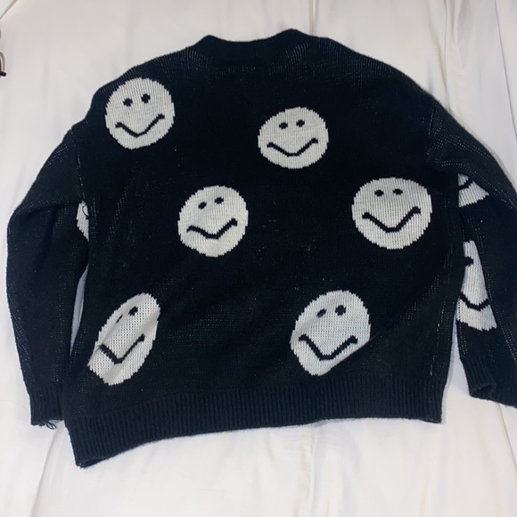 Black smiley sweater - Picture 3 of 3
